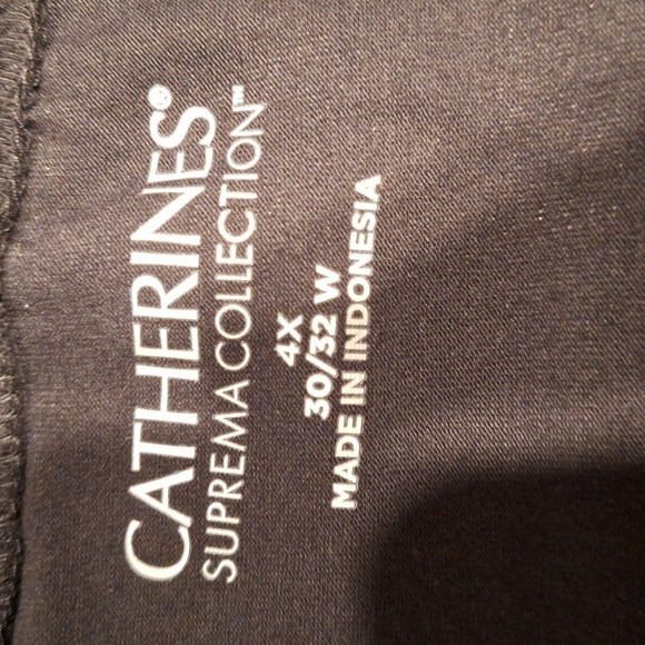 Womens Catherine's solid black stretch plus size shorts size 4X 30/32 - Picture 3 of 4